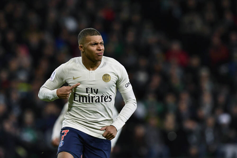 像人一样走猫步！何小鹏展示新一代人形机器人